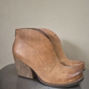 Korks Gemini Ankle Booties